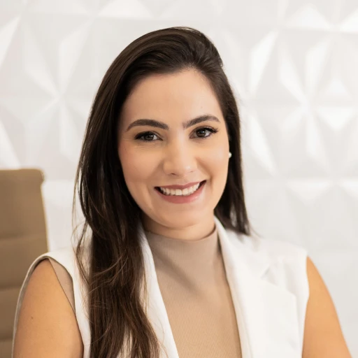 Dra. Caroline Ferraz